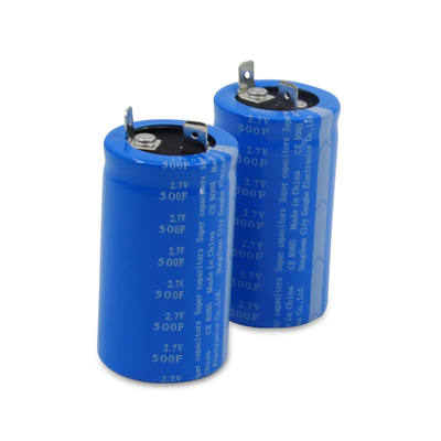 Les condensateurs superbes supportent 2,7 le farad de volt 500 pour remplacer des batteries par le trou
