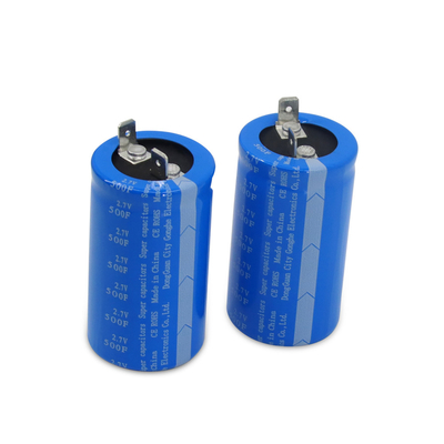 Les condensateurs superbes supportent 2,7 le farad de volt 500 pour remplacer des batteries par le trou